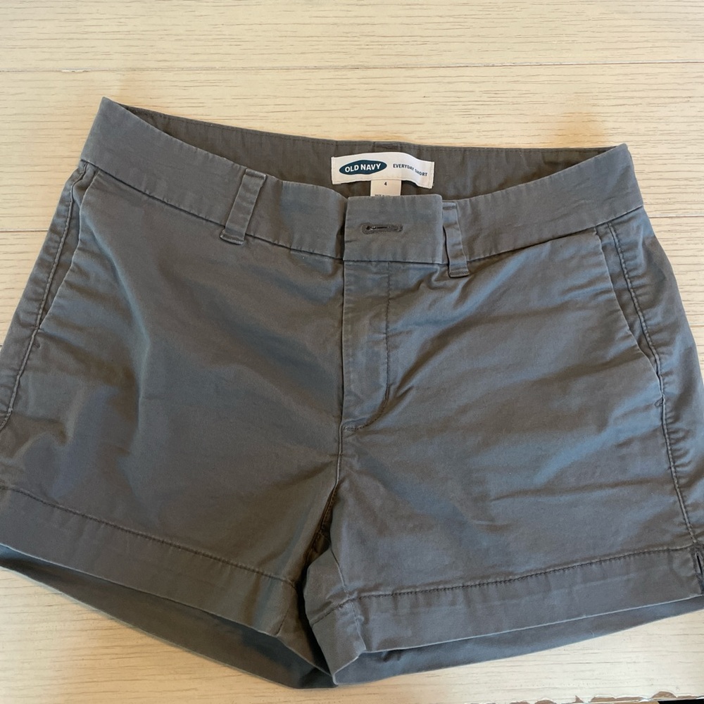 Old Navy Women's Gray Shorts, size 4